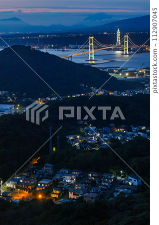 北海道/ 從宗陵山眺望室蘭橋和白鳥橋的黃昏和夜景 北海道/ 從宗陵山眺望室蘭橋和白鳥橋的黃昏和夜景 112907045