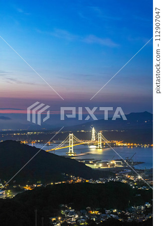Hokkaido/ Evening and night views of Muroran and Shiratori Bridge seen from Mt. Sokuryoyama 112907047