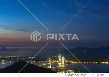 北海道/ 從宗陵山眺望室蘭橋和白鳥橋的黃昏和夜景 112907049