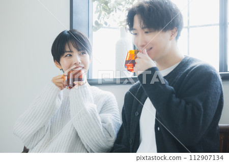 A couple in the living room A couple in the living room 112907134