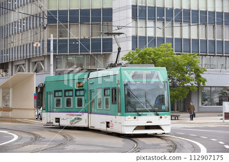 [標誌圖模糊]函館9600號列車從函館站前電車站出發 112907175