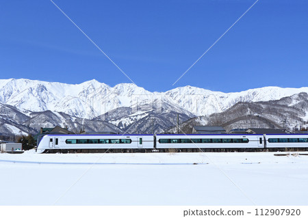 大糸線:早春白馬山麓的特急AZUSA 大糸線:早春白馬山麓的特急AZUSA 112907920