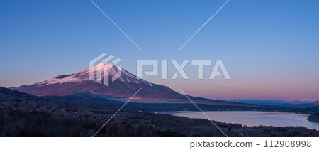 Mt. Fuji and Lake Yamanaka bathed in the morning glow seen from the observation deck Mt. Fuji and Lake Yamanaka bathed in the morning glow seen from the observation deck 112908998