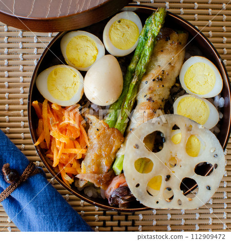 Quail bowl bento Quail bowl bento 112909472