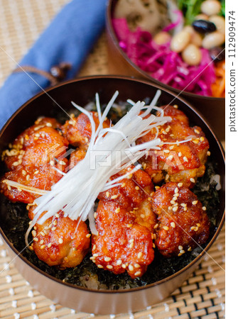 Yangmyeom chicken bowl bento 112909474