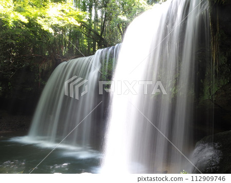Nabegataki is famous for being able to go behind the waterfall. Nabegataki is famous for being able to go behind the waterfall. 112909746