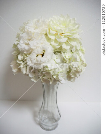 Cute round bouquet based on white 112910729