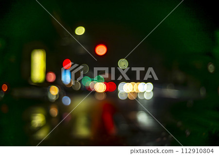 夜晚雨夜城市雨天道路背景素材 夜晚雨夜城市雨天道路背景素材 112910804