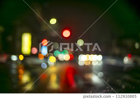 夜晚雨夜城市雨天道路背景素材 夜晚雨夜城市雨天道路背景素材 112910805