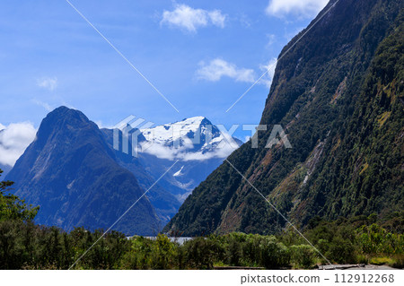 Snowy mountains in Milford Sound on a sunny summer day in New Zealand 112912268
