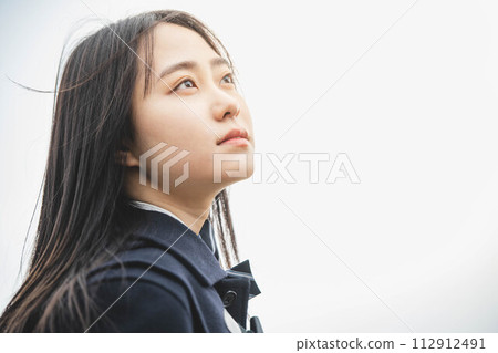 School girls looking up at the sky 112912491