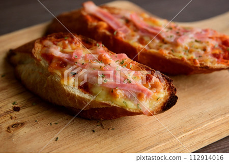 baguette pizza toast 112914016