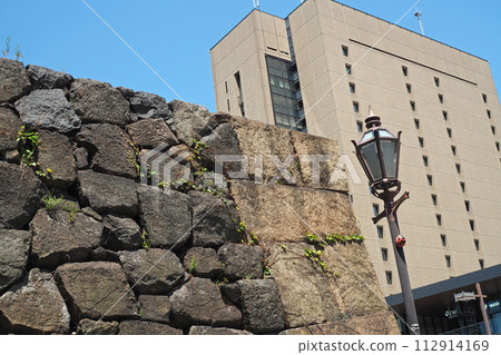 Stone wall of Ushigome Monzeki of former Edo Castle [Chiyoda-ku, Tokyo] 112914169