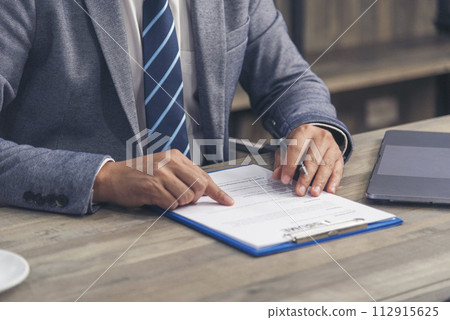 Close up manager businessman hands sign contract working meeting. Asian business man using pen signing on new contract to starting projects in conference room.  Business agreement concepts. 112915625