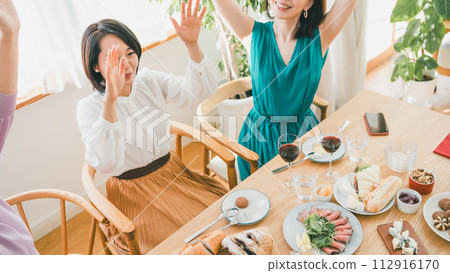 female, females, woman 112916170