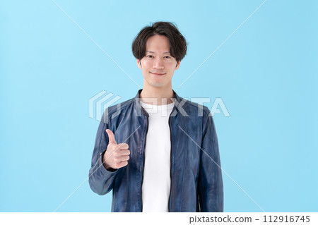 一個男人給一個好兆頭 一個男人給一個好兆頭 112916745