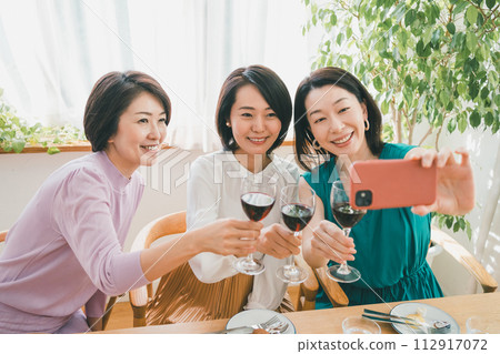 女生 女孩 女性 112917072