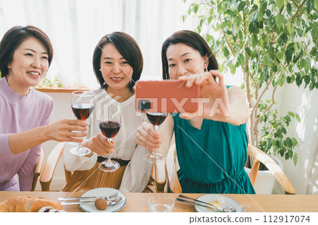 女生 女孩 女性 112917074