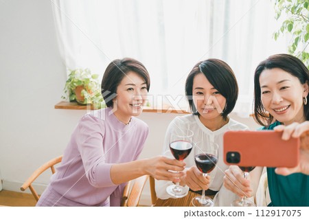 female, females, lady 112917075