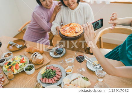 female, females, woman 112917082