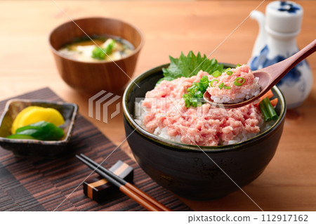 根吉羅丼 鮪魚丼丼 112917162