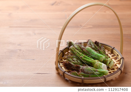 King of wild vegetables, cod sprouts King of wild vegetables, cod sprouts 112917408
