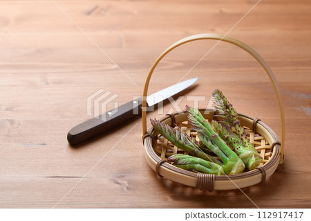 King of wild vegetables, cod sprouts King of wild vegetables, cod sprouts 112917417