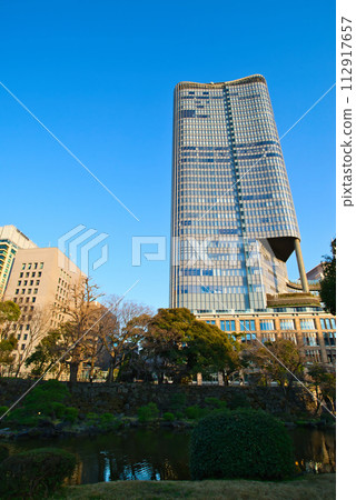 從日比谷公園眺望東京中城日比谷 從日比谷公園眺望東京中城日比谷 112917657