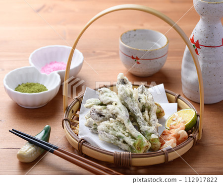 King of wild vegetables: cod sprout tempura 112917822