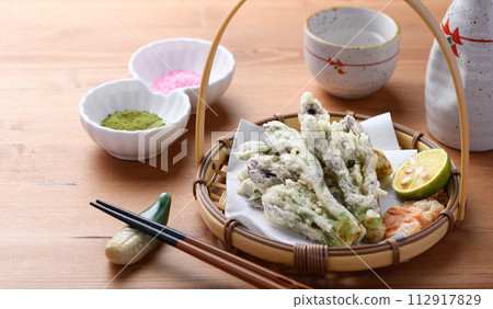 King of wild vegetables: cod sprout tempura 112917829