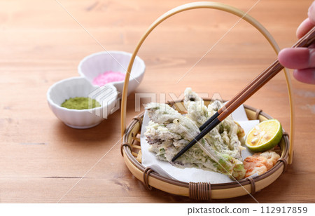 King of wild vegetables: cod sprout tempura 112917859