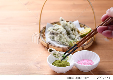 King of wild vegetables: cod sprout tempura 112917863