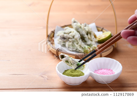 King of wild vegetables: cod sprout tempura 112917869