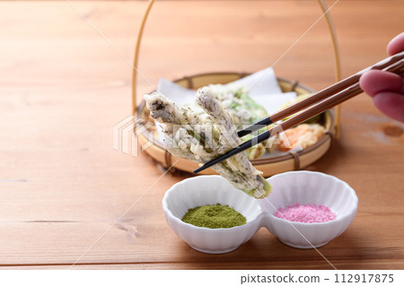 King of wild vegetables: cod sprout tempura 112917875