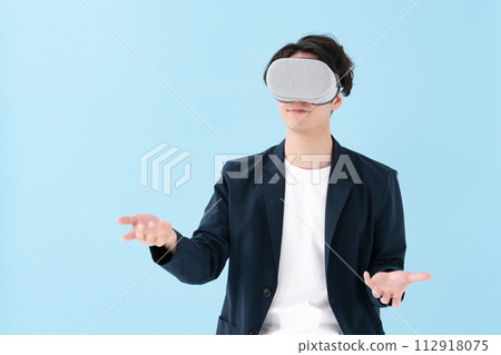 Man using VR goggles 112918075