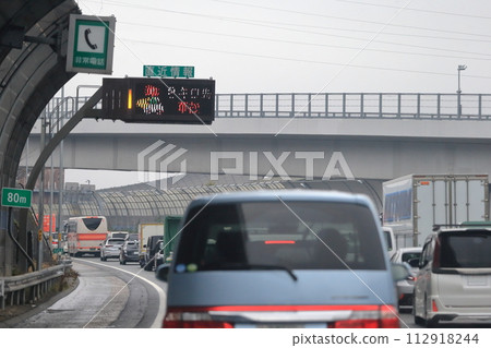 Highway congestion 112918244