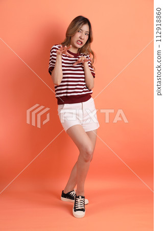 20s Asian woman 20s Asian woman 112918860