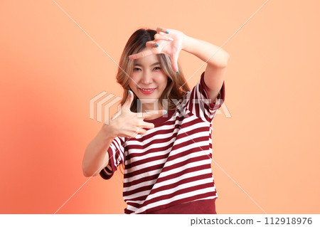 20s Asian woman 112918976