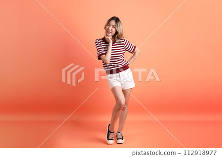 20s Asian woman 112918977