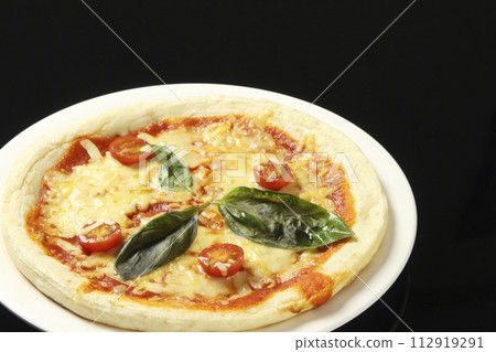 Delicious fresh margherita pizza on black background 112919291