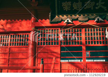 照進神樂堂的光芒【花尾稻荷神社】 112920219