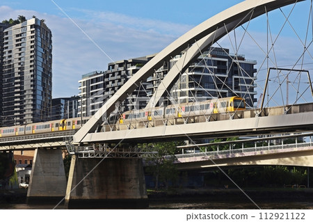 Brisbane suburban train approaching the railway bridge Brisbane suburban train approaching the railway bridge 112921122