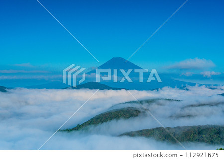 (Kanagawa Prefecture) Mt. Fuji seen from Hakone Daikanzan in the sea of clouds 112921675