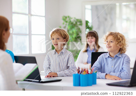 Online remote learning. School kids with computer. 112922363