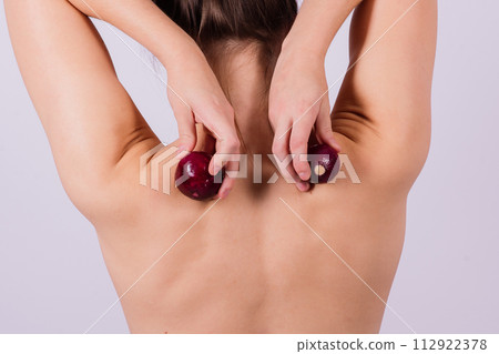 Topless woman with an onion on a white background 112922378