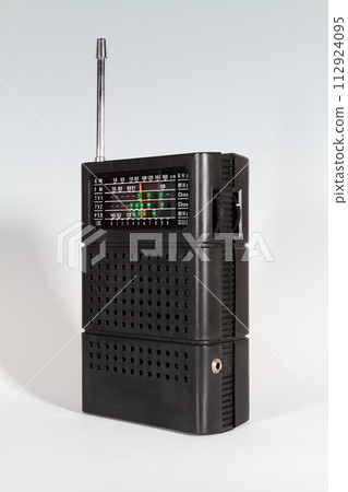 retro portable radio 112924095