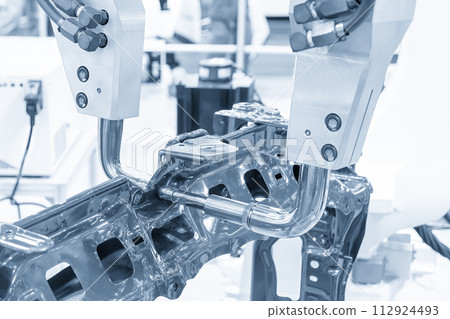 The automotive parts spot welding process by robotic system. The automotive parts spot welding process by robotic system. 112924493