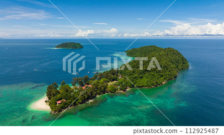 Tropical islands and beautiful beach. Manukan and Sulug islands. Tunku Abdul Rahman National Park. Kota Kinabalu, Sabah, Malaysia. 112925487