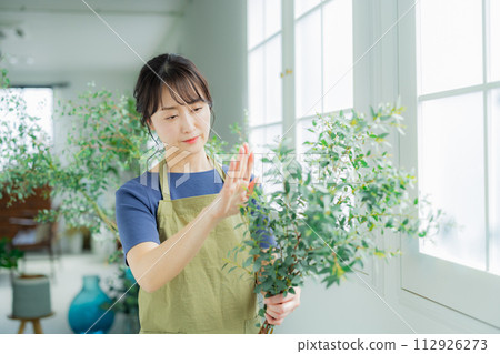A woman working at a flower shop 112926273