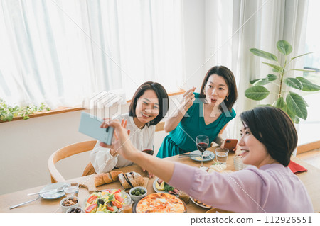 girls party, girls, female 112926551